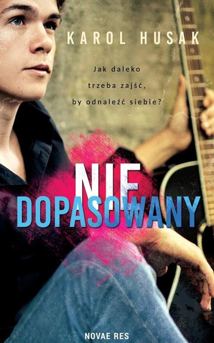 Niedopasowany - Karol Husak - powieść o poszukiwaniu tożsamości