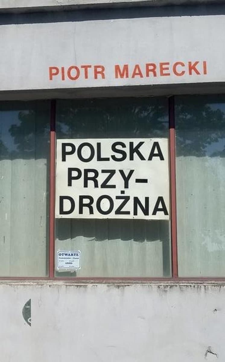 Polska Przydrożna - Opowieść o Podróży Przez Współczesną Polskę - Czarne