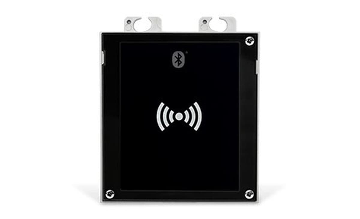 2N® IP Verso Czytnik Kart RFID Bluetooth 13.56MHz + 125kHz, UID + PACS ID