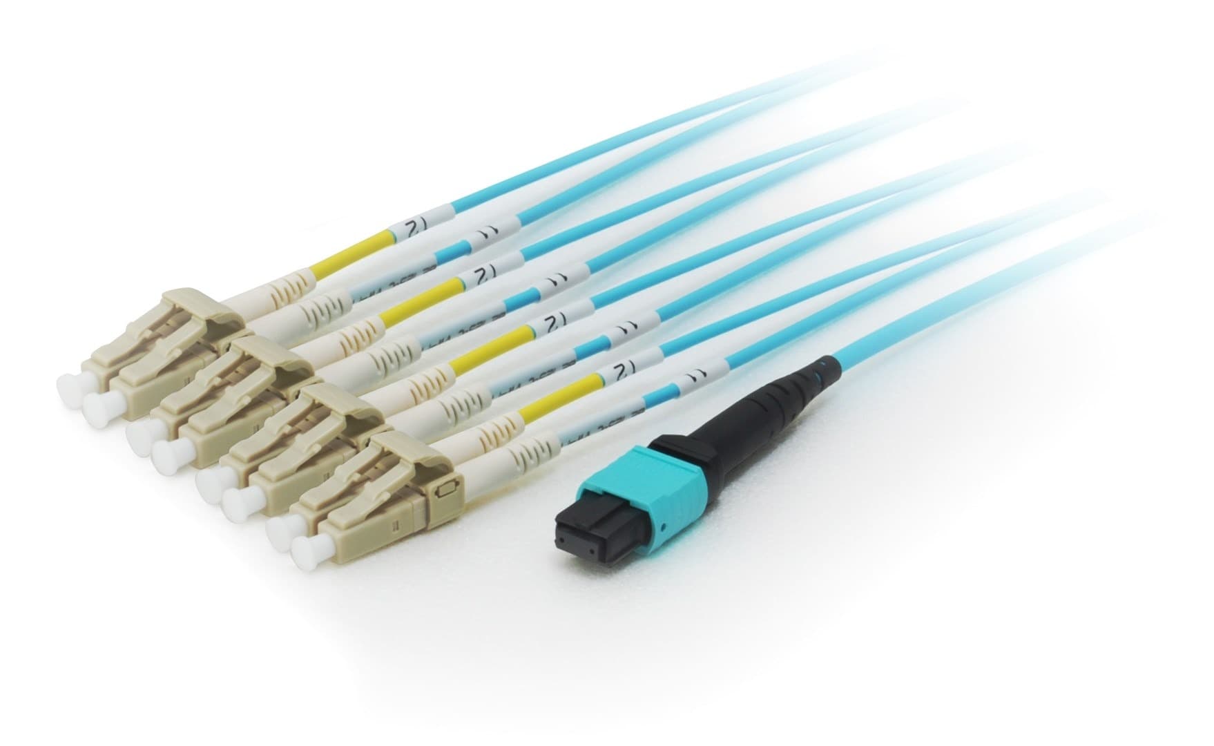 Kabel światłowodowy wielomodowy MTP LC Multi-Mode 15 m OM4 Akwamaryn