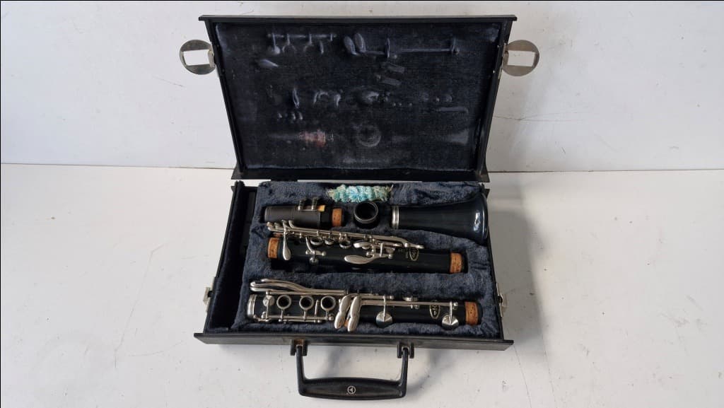 Klarnet V-TONE C 17 klawiszy Bb standardowy zestaw z futerałem