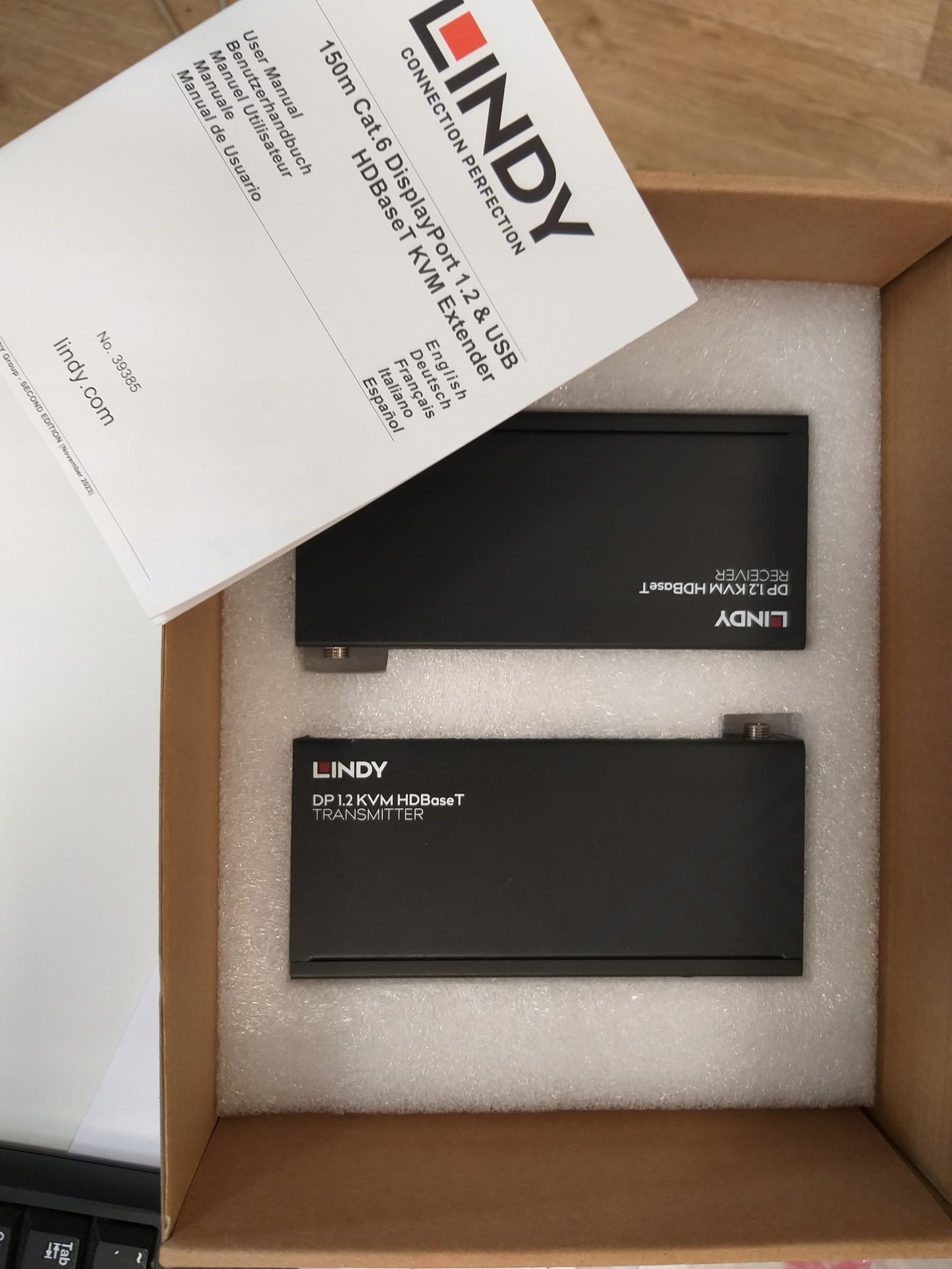 LINDY 150m Cat.6 DisplayPort i USB KVM HDBaseT Extender z IR/RS232