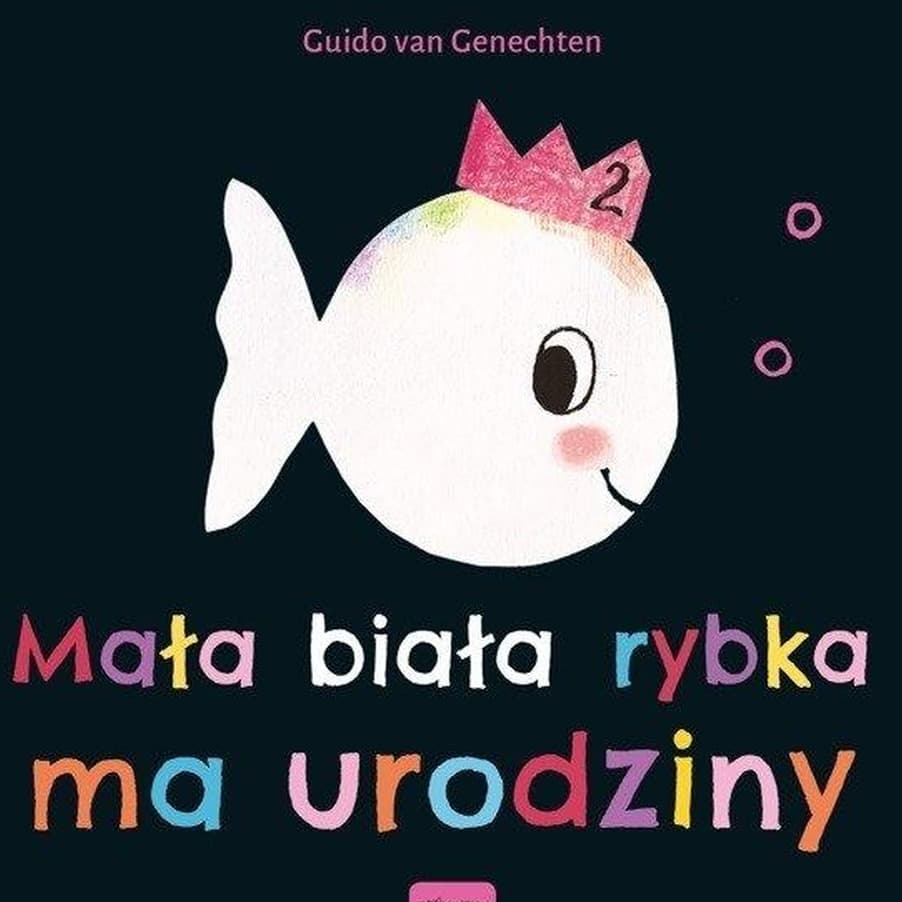 Mała biała rybka świętuje drugie urodziny