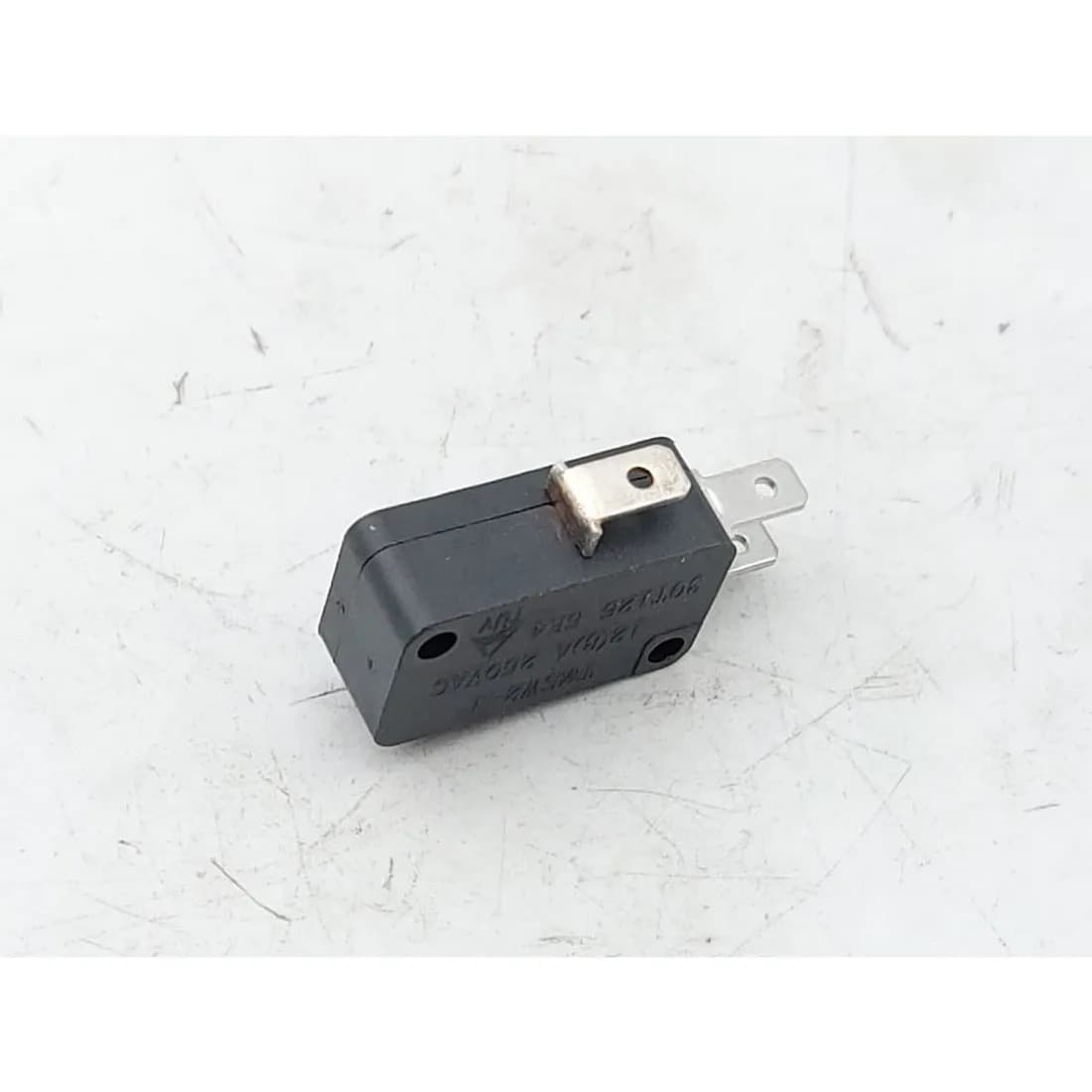 Włącznik do nożyc do żywopłotu DEDRA 8A 250V
